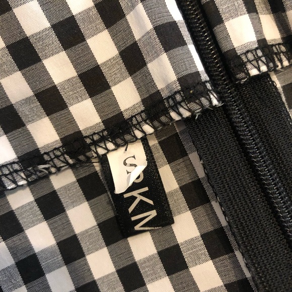 5 FOR $25 ⭐️ Gingham Ruffle Skirt - Picture 6 of 6